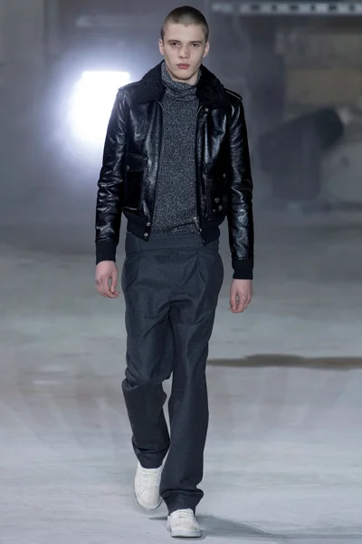 Look 32